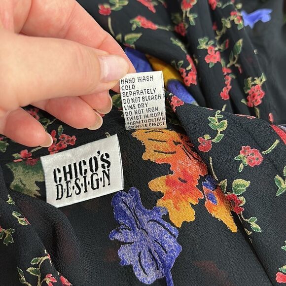 Chico’s Design Colorful Floral Print Button Snap Closure Blouse Size M - Picture 7 of 10